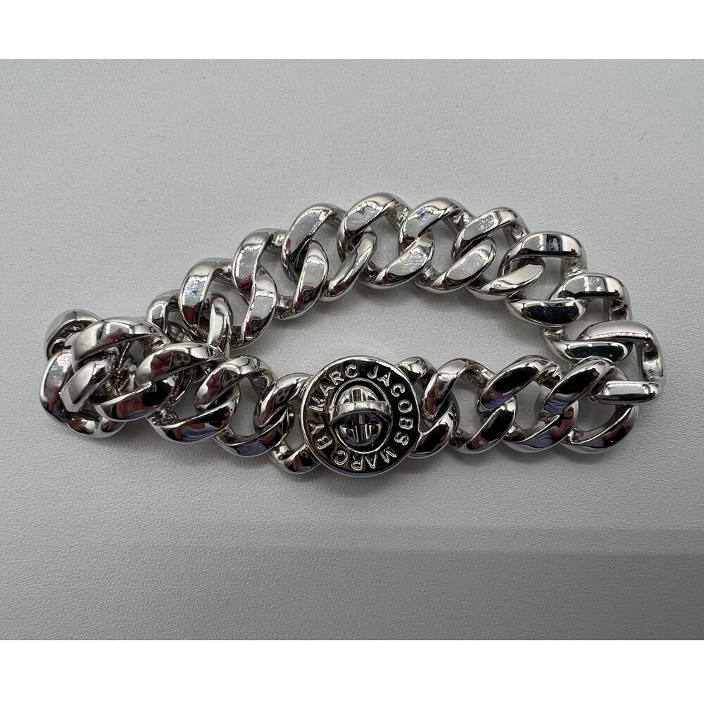 MARC JACOBS Katie Turnlock Bracelet Chunky Curb Chain Engraved Silver Tone 7" - Picture 3 of 13